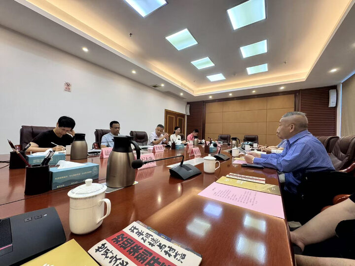 列治文總商會代表團拜訪廣東省開平市梁光拔市長就「國際華僑之家」初步構想展開交流與諮詢