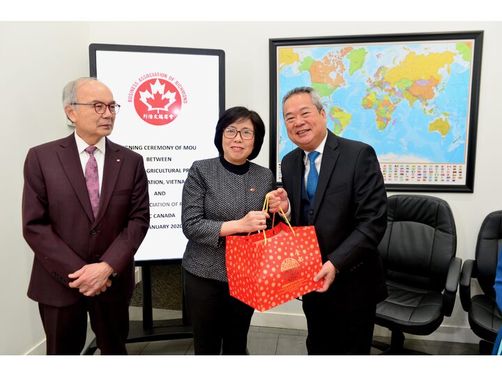 列治文總商會與越南 CAPA 訪問團簽署合作意向書