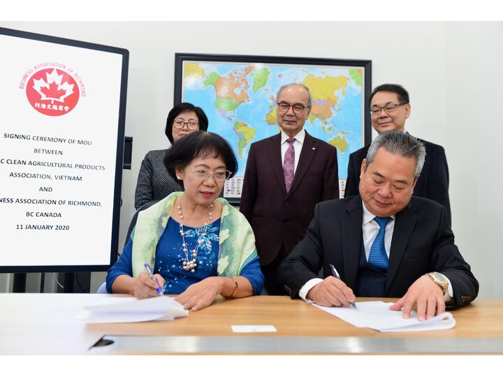 列治文總商會與越南 CAPA 訪問團簽署合作意向書