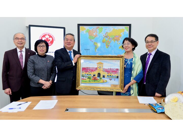 列治文總商會與越南 CAPA 訪問團簽署合作意向書