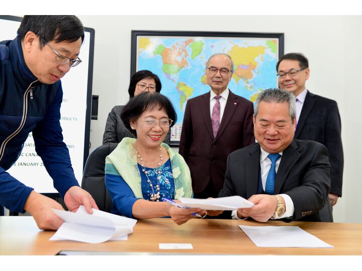 列治文總商會與越南 CAPA 訪問團簽署合作意向書